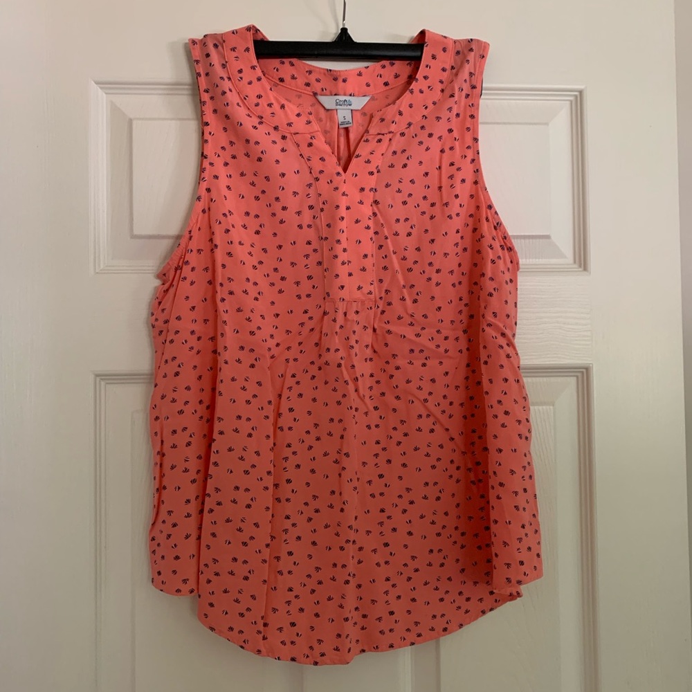 Peach top with navy and white feather marks.